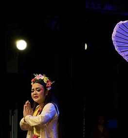 Khán giả đến chật kín khán phòng Nhà hát Chèo Việt Nam để xem chèo cổ “Súy Vân”